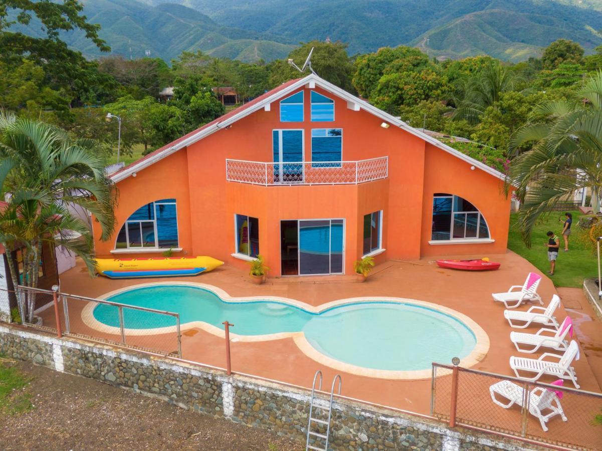 Chalet Castillo El Estor 외부 사진